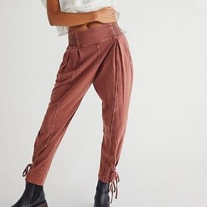 Free people billie one pants, light pink size Small. NWOT!